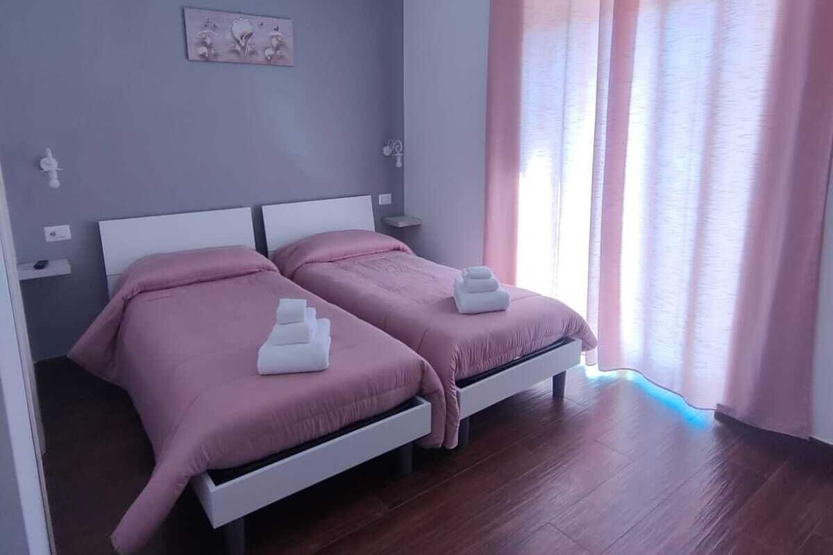 Camera Standard con letto matrimoniale o 2 letti singoli | Una scrivania, Wi-Fi gratuito, lenzuola