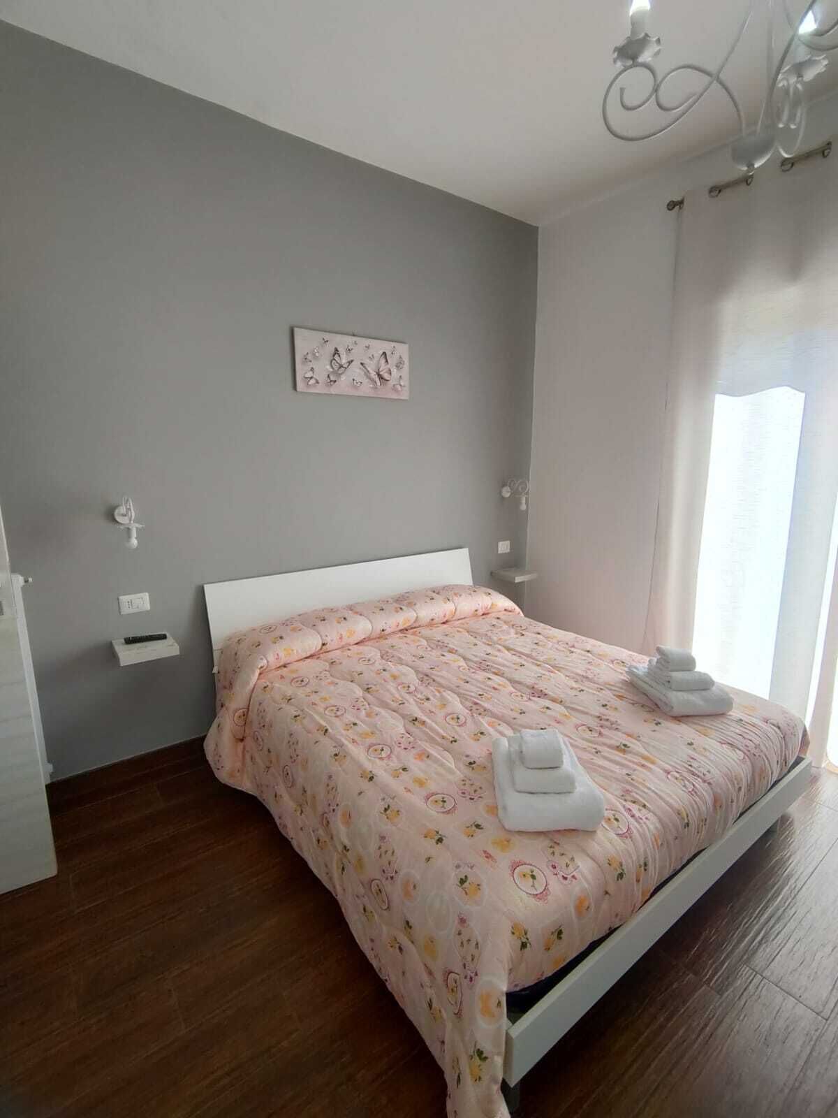 Kamar Quadruple | Meja kerja, Wi-Fi gratis, dan seprai linen