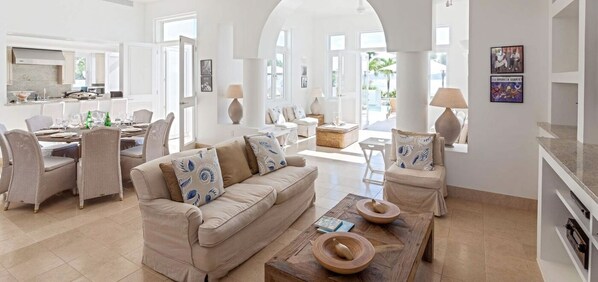 TV, DVD player - Villa Arushi (Rendezvous Bay)