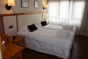 Double Room | In-room safe, desk, blackout drapes, free WiFi - Hotel Meta (Pas de la Casa)