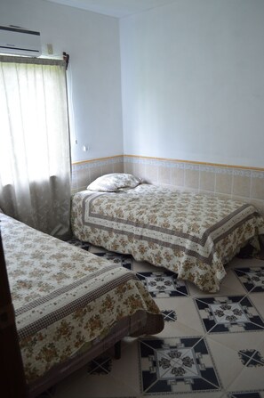 Basic Apartment | Interior - Island Charm Apartments (Roatan)