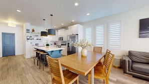 Dining - Dog Friendly Vacation! Athlete's Retreat | Amazing amenities (Washington)