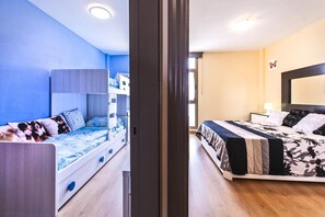 2 chambres, fer et planche à repasser, Wi-Fi, draps fournis