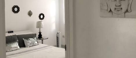 2 chambres, fer et planche à repasser, Wi-Fi, draps fournis