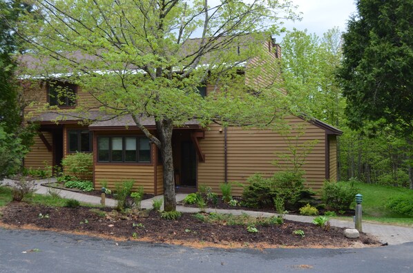 Exterior - 3BR Townhouse, Walk to downtown .3 miles (Lake Placid)