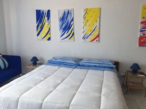 1 bedroom, iron/ironing board, travel crib, WiFi - Atmosphere (in the city center) (Cosenza)