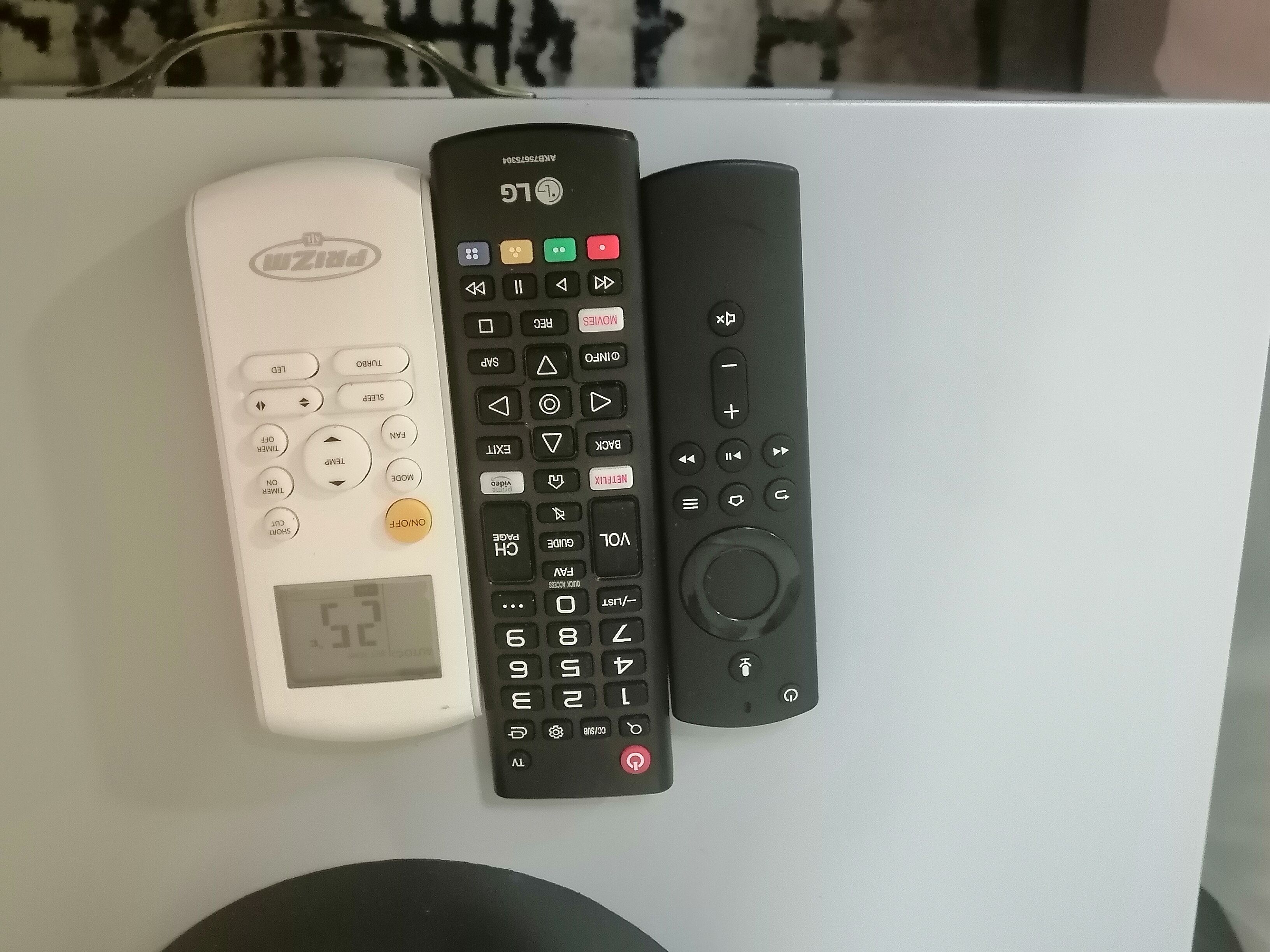 deluxe room, 1 king bed | 1 bedroom, in-room safe, laptop workspace, blackout curtains