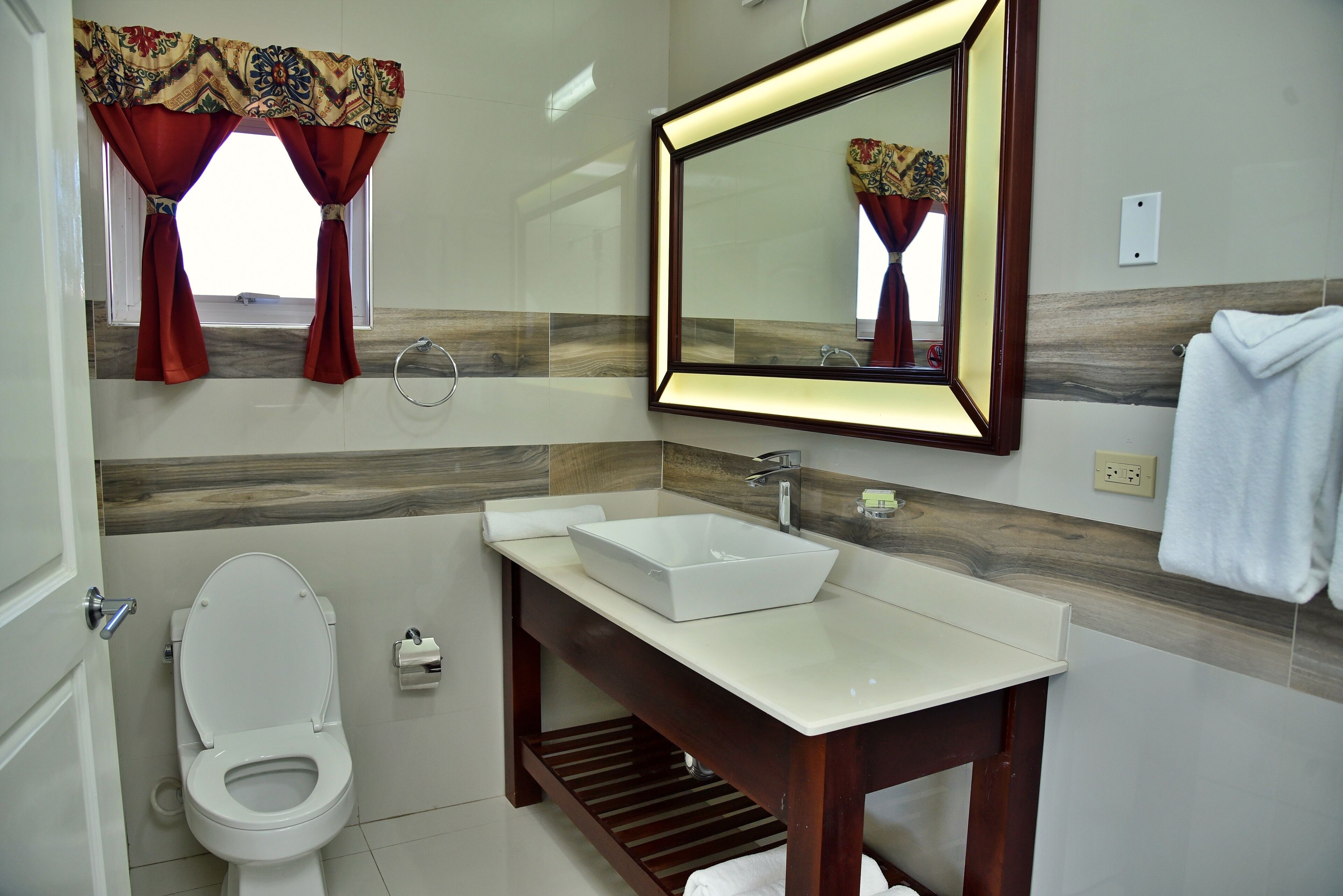 1 bedroom, in-room safe, laptop workspace, blackout curtains