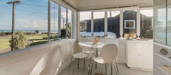 Charming Kiwi Bach Near Oakura Beach