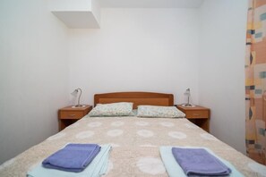 1 bedroom, WiFi, bed sheets