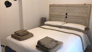 1 chambre, fer et planche à repasser, lit parapluie, Wi-Fi