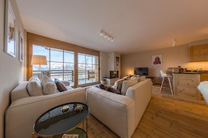 TV, fireplace, DVD player, stereo