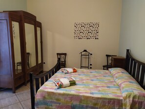 2 bedrooms, WiFi, bed sheets