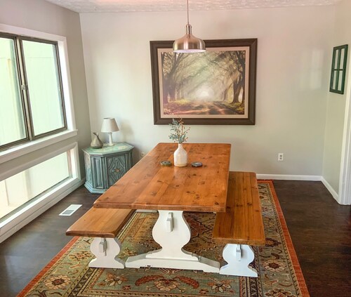 Large, updated condo close to UGA, Downtown, & Stadium