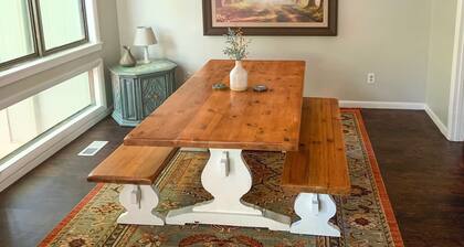 Large, updated condo close to UGA, Downtown, & Stadium