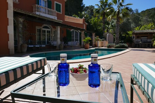 Beautiful, charming luxury villa with palm garden in Puerto d 'Andratx