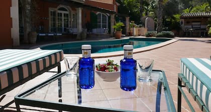 Beautiful, charming luxury villa with palm garden in Puerto d 'Andratx