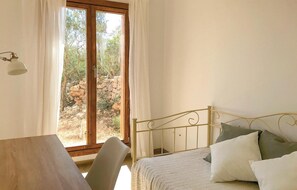 1 bedroom, free WiFi - Stunning home in Son Carrió with WiFi (Son Carrió)