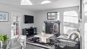 Smart TV, fireplace, DVD player, heated floors