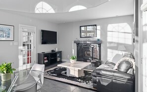 Smart-TV, Kamin, DVD-Player, Fußbodenheizung