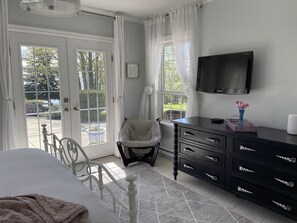 1 bedroom, travel cot, free WiFi, bed sheets -  Ocean Oasis Stunning Views/ Gorgeous Private Suite/Cozy Fireplace & much more! (Sooke)