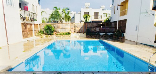 Grüner Bungalow außer Pool für Kinder