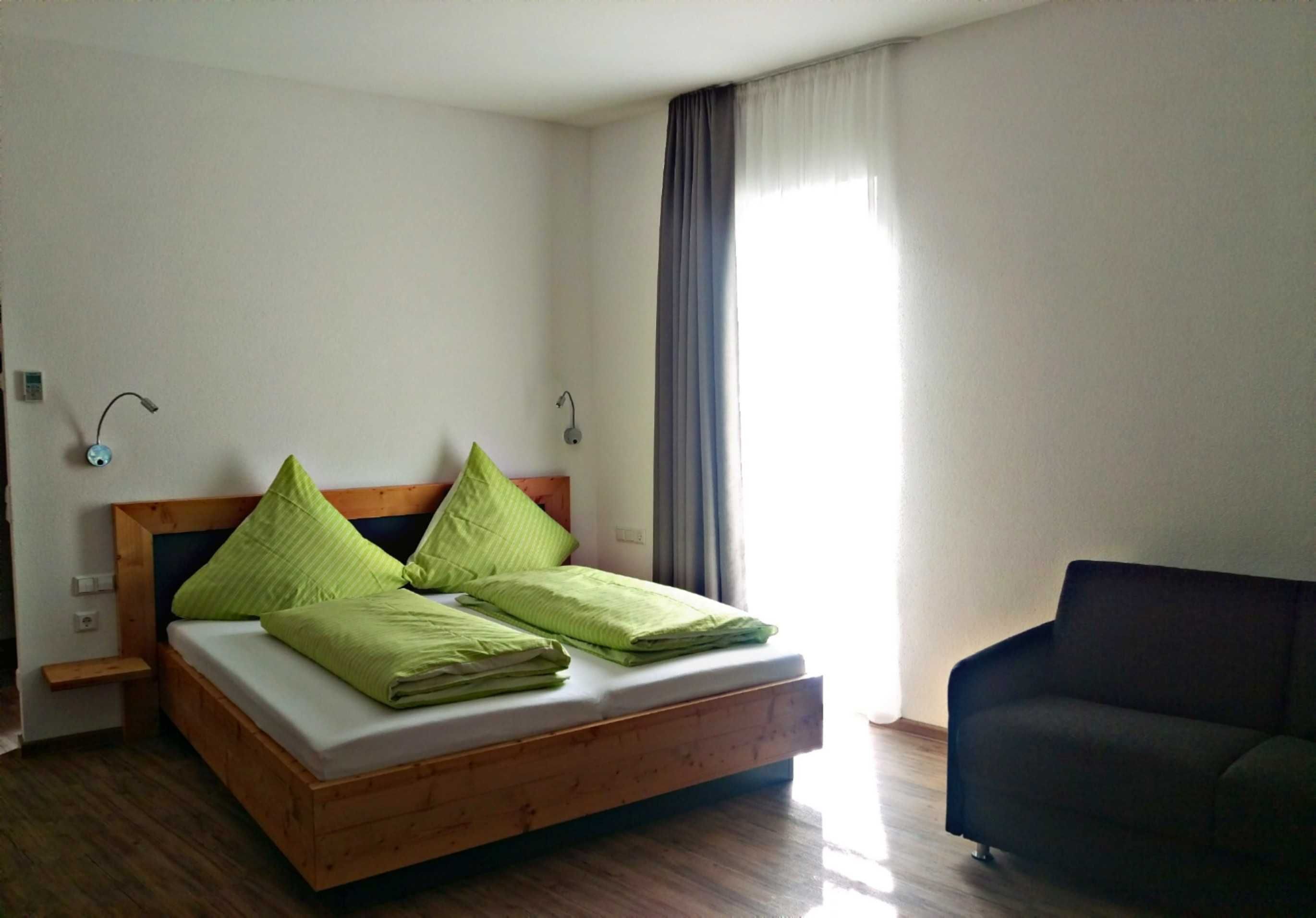 1 غرفة نوم وخزنة داخل الغرفة ومكتب وواي فاي