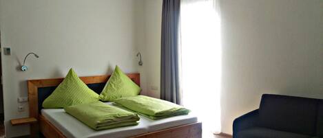 1 bedroom, in-room safe, desk, WiFi
