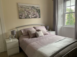 2 habitaciones, tabla de planchar con plancha, wifi y ropa de cama