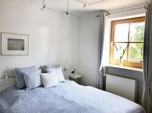 2 bedrooms, Internet, bed sheets - Ferienwohnung Florina 2 Schlafzimmer, Küche, großer Balkon mit schöner Aussicht, 80qm (Frasdorf)