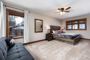 3 bedrooms, iron/ironing board, travel crib, free WiFi
