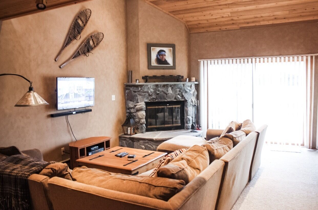 WM Village walking distance to Windham Mt Hot Tub Pool 3b,  3Bath SKI