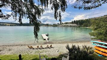 Sun-loungers, beach towels