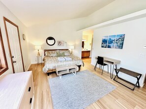 3 bedrooms, desk, free WiFi, bed sheets