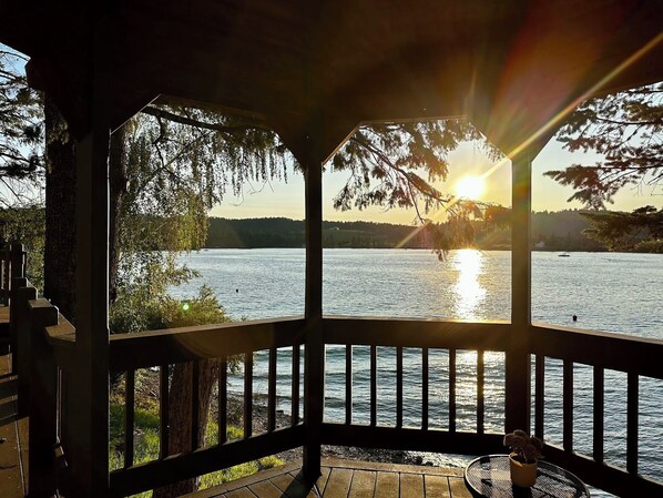 Property grounds - Peaceful Family Retreat on Foys Lake – Hot Tub, Private Dock, Beach & Kayaks! (Kalispell)