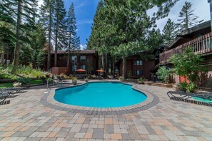 A heated pool - Pet-Friendly Condo Steps to Gondola & Shops 421 (Mammoth Lakes)