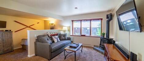 Smart TV, fireplace, table tennis