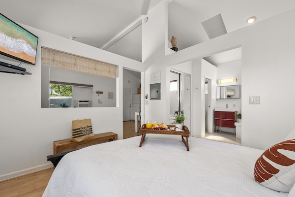 4 makuuhuonetta, tallelokero huoneessa, pimennysverhot