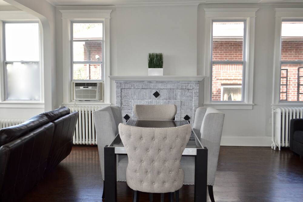 Sanitized, Lux\/Colonial 20 mins from NYC