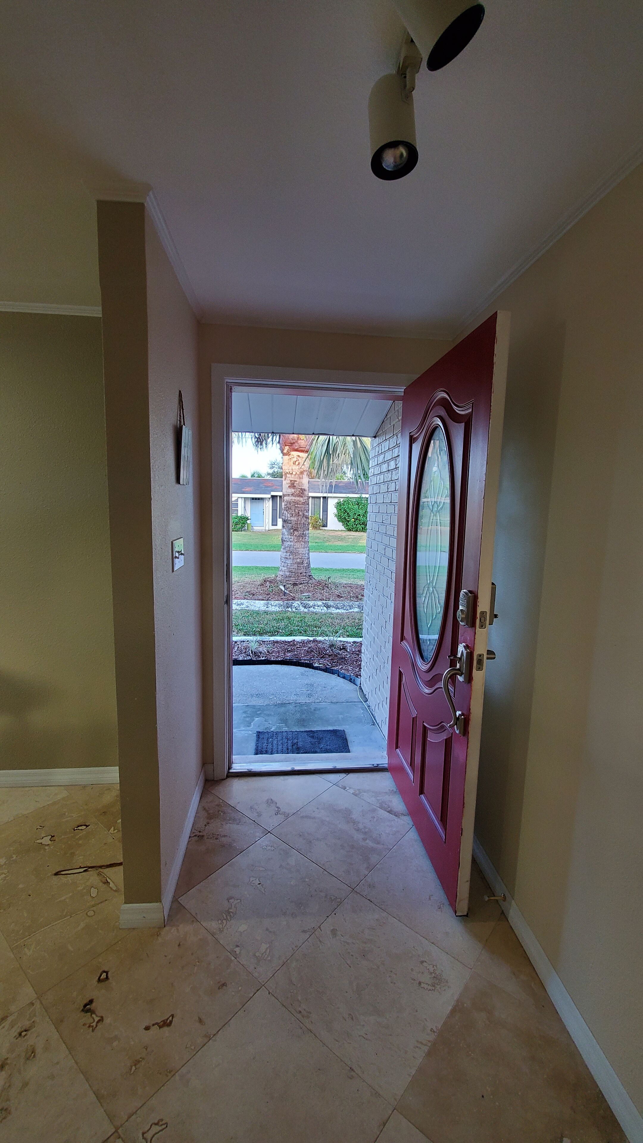 Beautiful 3 bedroom 2 bath oasis on a canal near the Tampa Bay, Ruskin