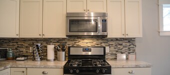 New 2019, Grill, Hot Tub, firepit, Trails, 3.3 Acres - Just 4 Mi From Saugatuck!