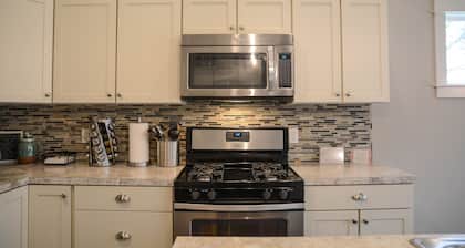Charming w/ Grill, Hot Tub, firepit, Trails, 3.3 Acres-Just 4 Mi From Saugatuck!