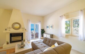 Smart TV, fireplace - Amazing home in Blato with WiFi (Blato)