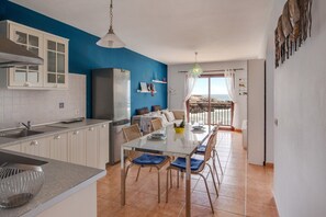 Dining - Charming Apartment Abuelo Miguel On the Beach with Rooftop Terrace, Ocean View & Wi-Fi (Las Palmas)