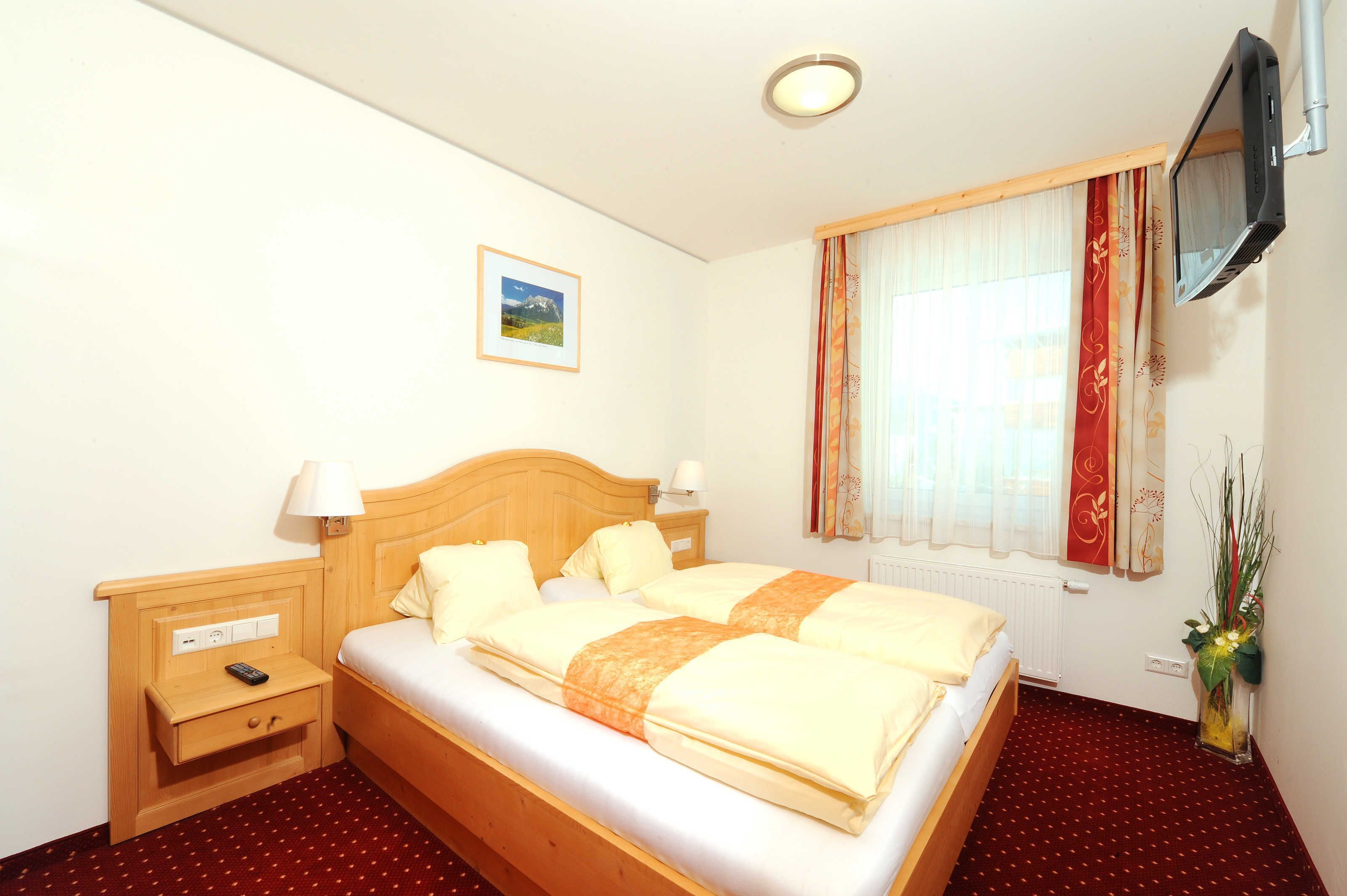 2 Schlafzimmer, Zimmersafe, Schreibtisch, WLAN