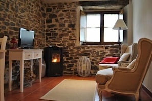 TV, fireplace, DVD player