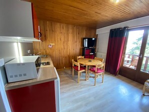 Dining - Bright 2* studio in Brides-les-Bains, WIFI, pets allowed (Brides-les-Bains)