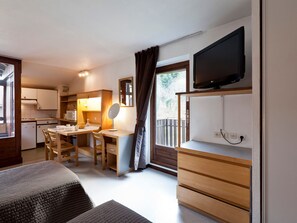 WiFi - Bright studio with balcony, WIFI and parking for 4 people (Brides-les-Bains)