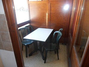 Dining - 2* Studio for 4 guests, with parking & WIFI in Brides-les-Bains (Brides-les-Bains)