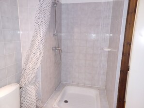 Shampoo - 2* Studio for 4 people, balcony, WIFI, parking, pets allowed (Brides-les-Bains)